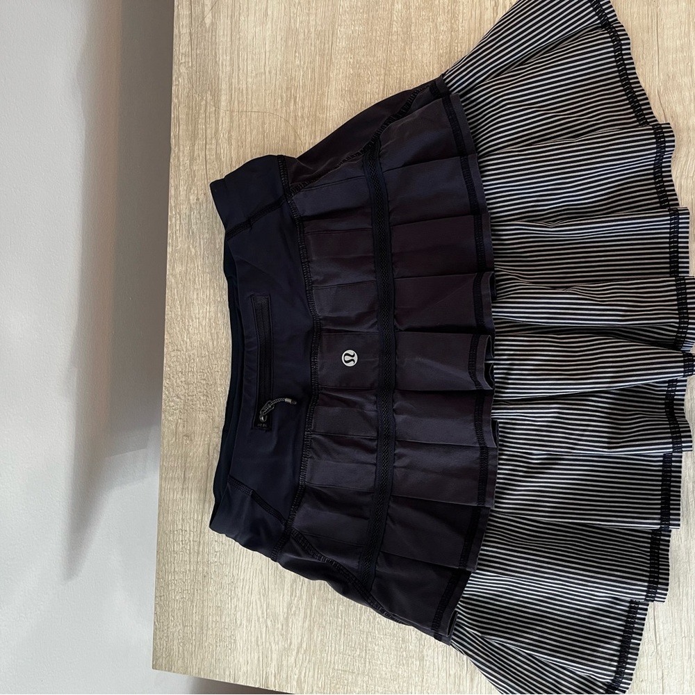 Lululemon size 2 skirt